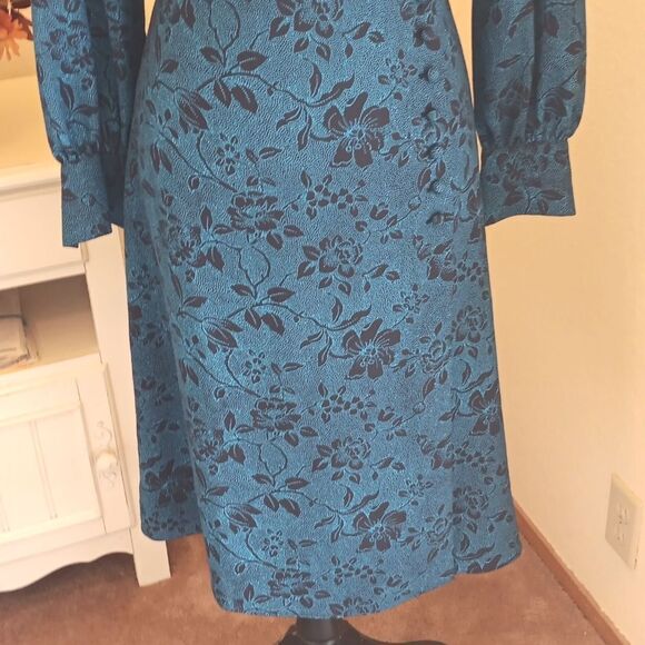 Ann Taylor Floral Buttoned Dress - Picture 4 of 13